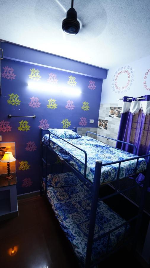 Auberge de jeunesse Easvari Grand Pg For Women - Female Only à Chennai Extérieur photo