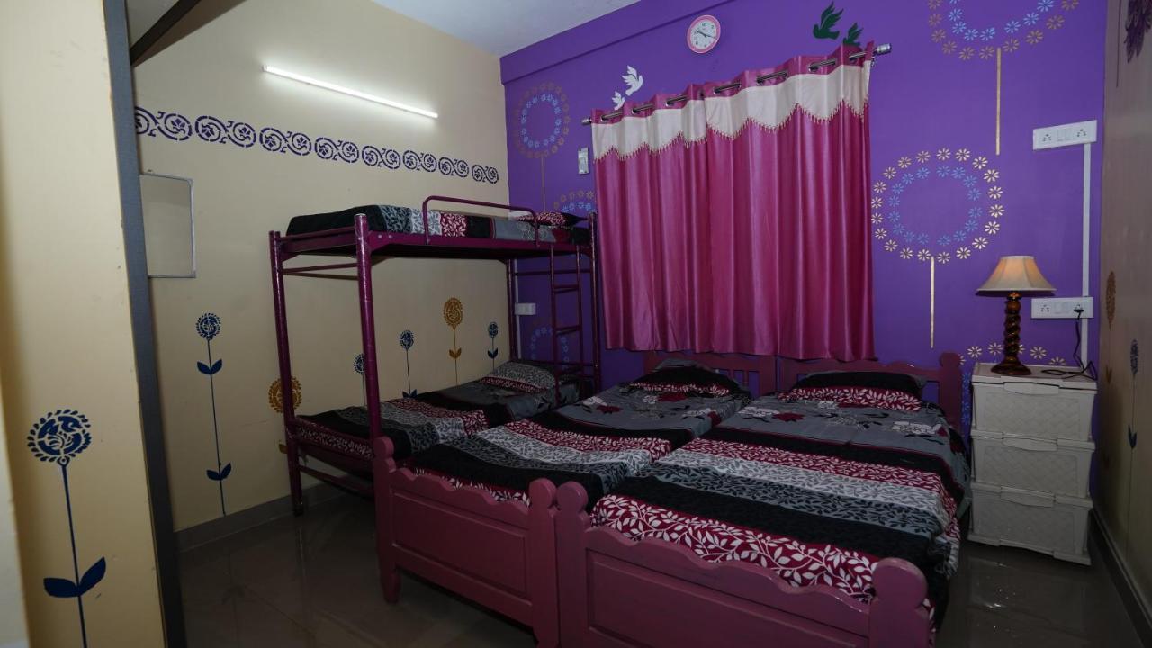 Auberge de jeunesse Easvari Grand Pg For Women - Female Only à Chennai Extérieur photo