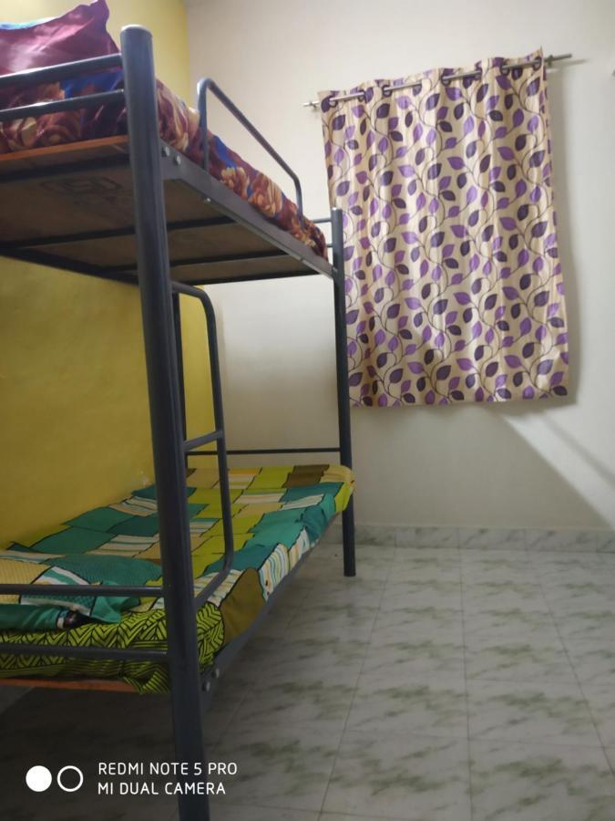 Auberge de jeunesse Easvari Grand Pg For Women - Female Only à Chennai Extérieur photo
