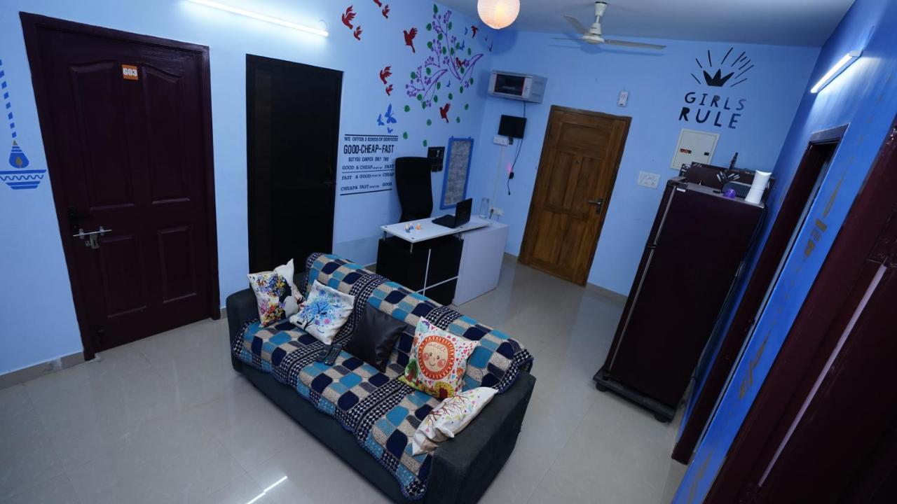 Auberge de jeunesse Easvari Grand Pg For Women - Female Only à Chennai Extérieur photo