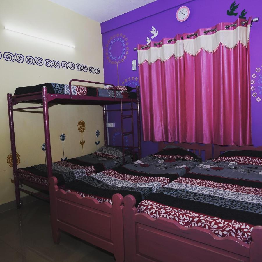 Auberge de jeunesse Easvari Grand Pg For Women - Female Only à Chennai Extérieur photo