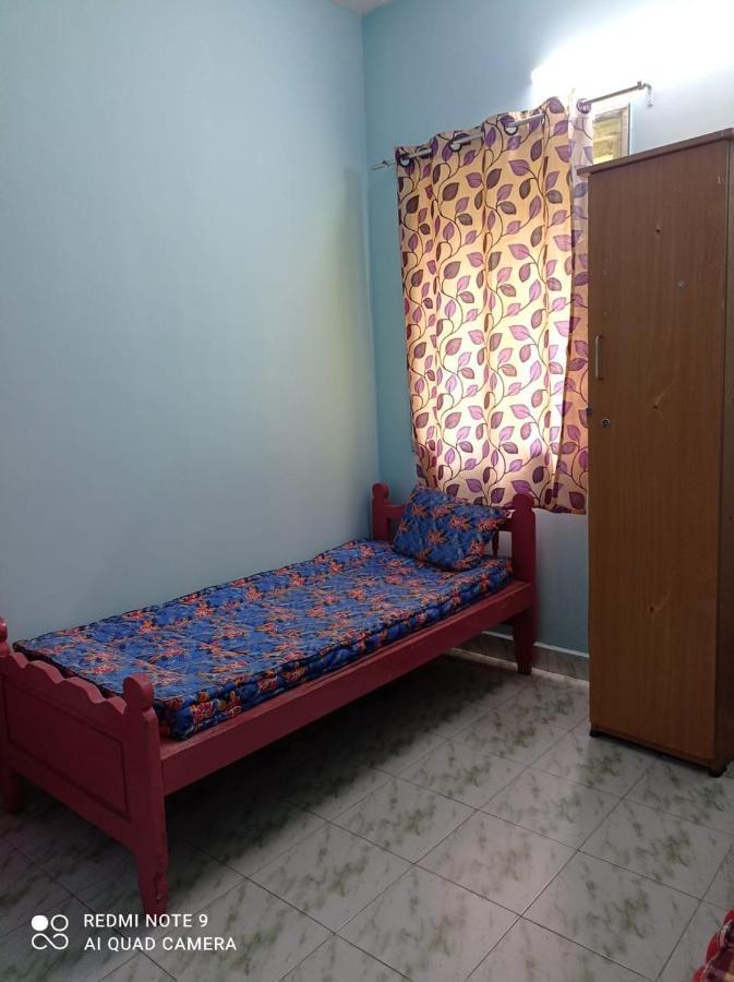 Auberge de jeunesse Easvari Grand Pg For Women - Female Only à Chennai Extérieur photo